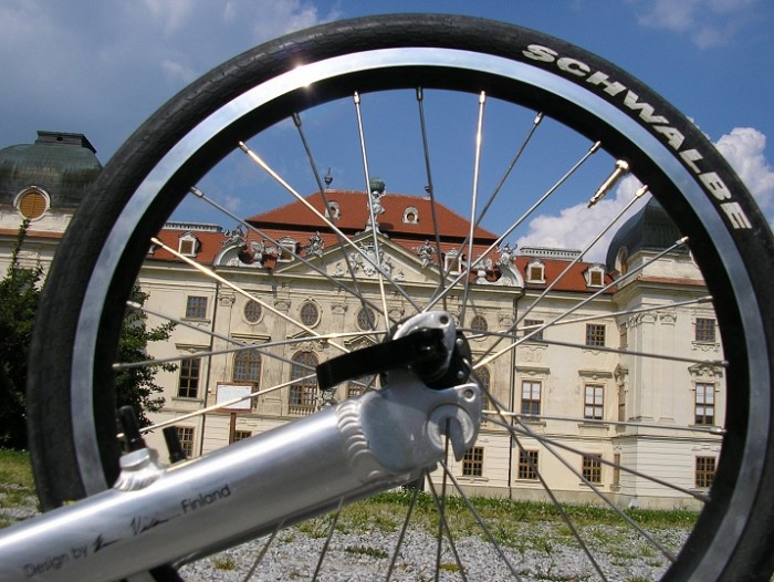 Barokní Riegensburg je za výpletem zadního koločka nového stroje pana Jana ještě baroknější