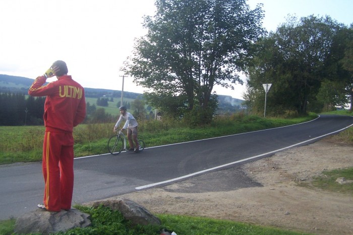 René Flášar se do časového limitu nevešel, ale hrdinně obkroužil celé kolo dlouhého závodu!