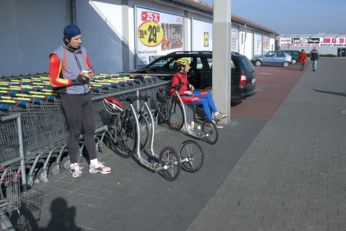 Poklidná typicky koloběžkářská snídaně