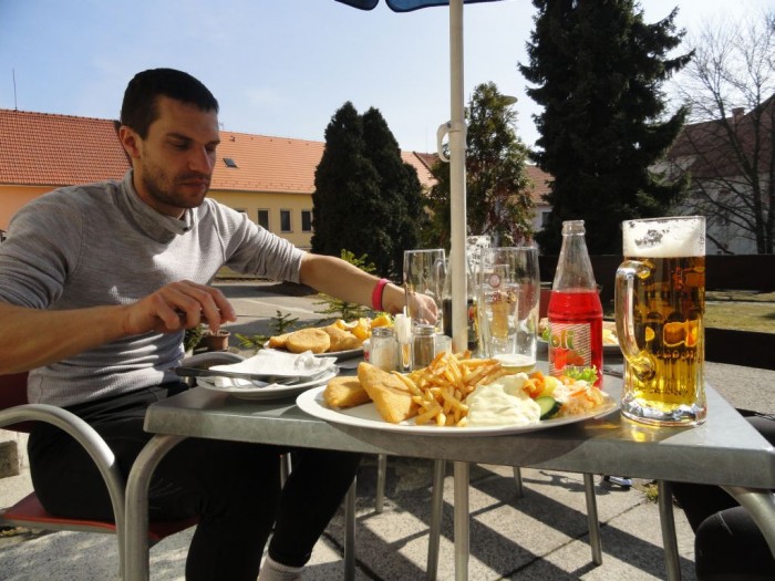 Příjemná zastávka na zahrádce v Týnu nad Vltavou s obědem