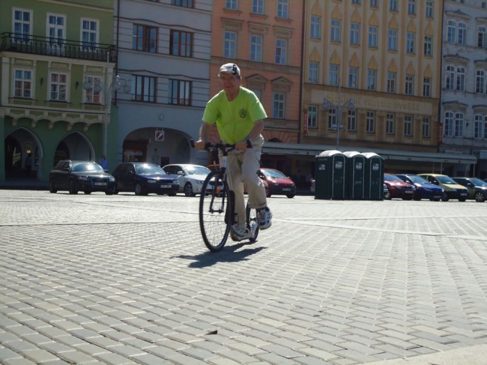 I zarytí turisté z Klubu turistů koloběžkami nepohrdli a s radostí se projeli!