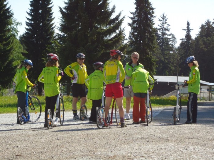 Mladí a nadějní koloběžkáři z Lipníka nad Bečvou na  strojích Kickbike