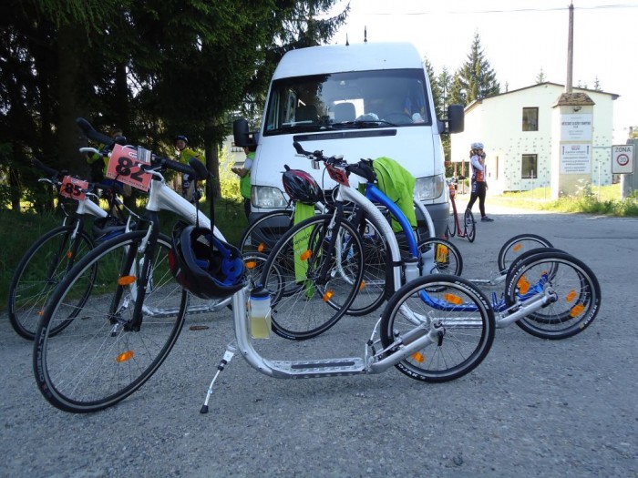 Všechny mladé závodnice i závodníci jezdí jedině na koloběžkách Kickbike Race