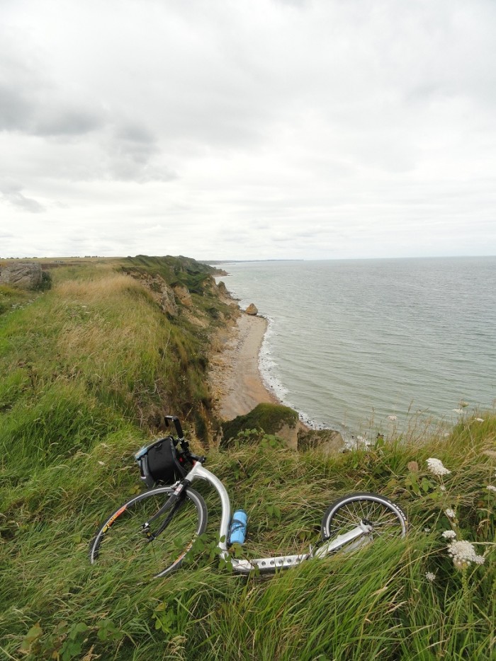 Kickbike nad útesy Omaha Beach