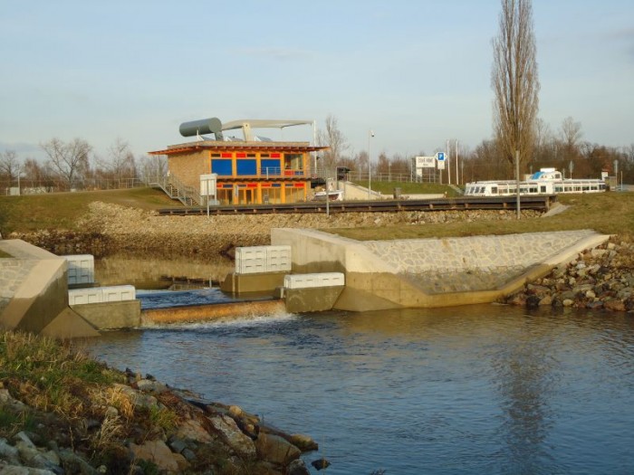 Vedle nové mariny se nachází zrekonstruovaný kanál na divokou vodu - docela paráda!