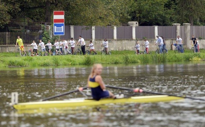 Láďa Bartůněk celý koloběžkářský peloton pěkně a bezpečně vedl